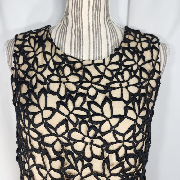 Neiman Marcus Lela Rose Tan wBlack Open Lace Front Silk Sleeveless Top Sz Small - Picture 2 of 10